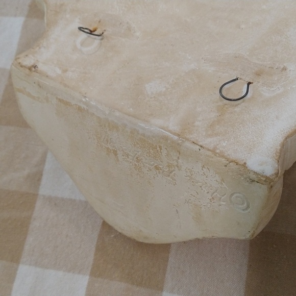 Vintage classical Roman plaster wall medallion 16 x 11 - Picture 5 of 5